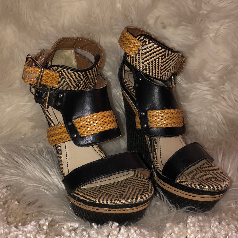 Black/Tan Wedge Heels 🌵